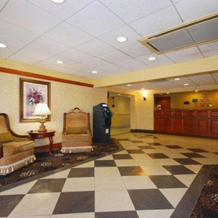 Quality Inn & Suites Bensalem Eksteriør billede