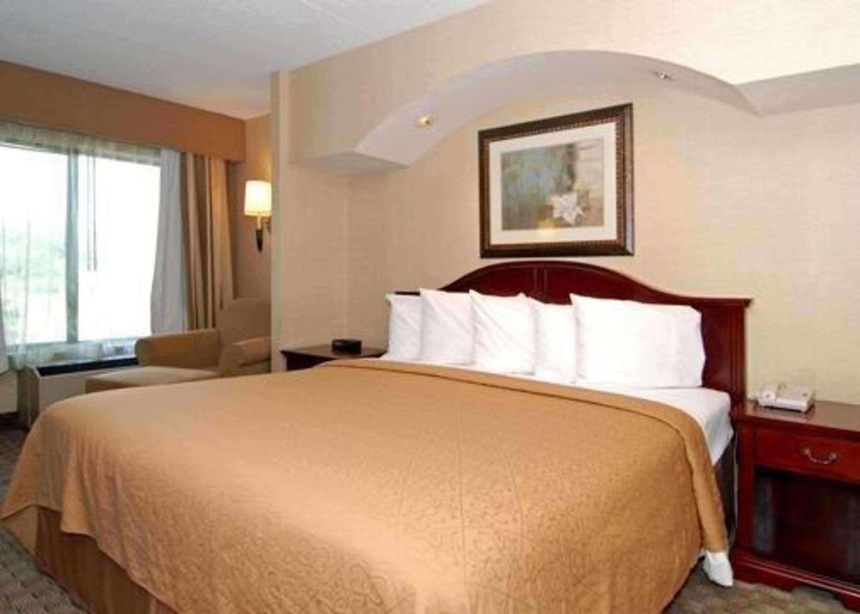 Quality Inn & Suites Bensalem Værelse billede