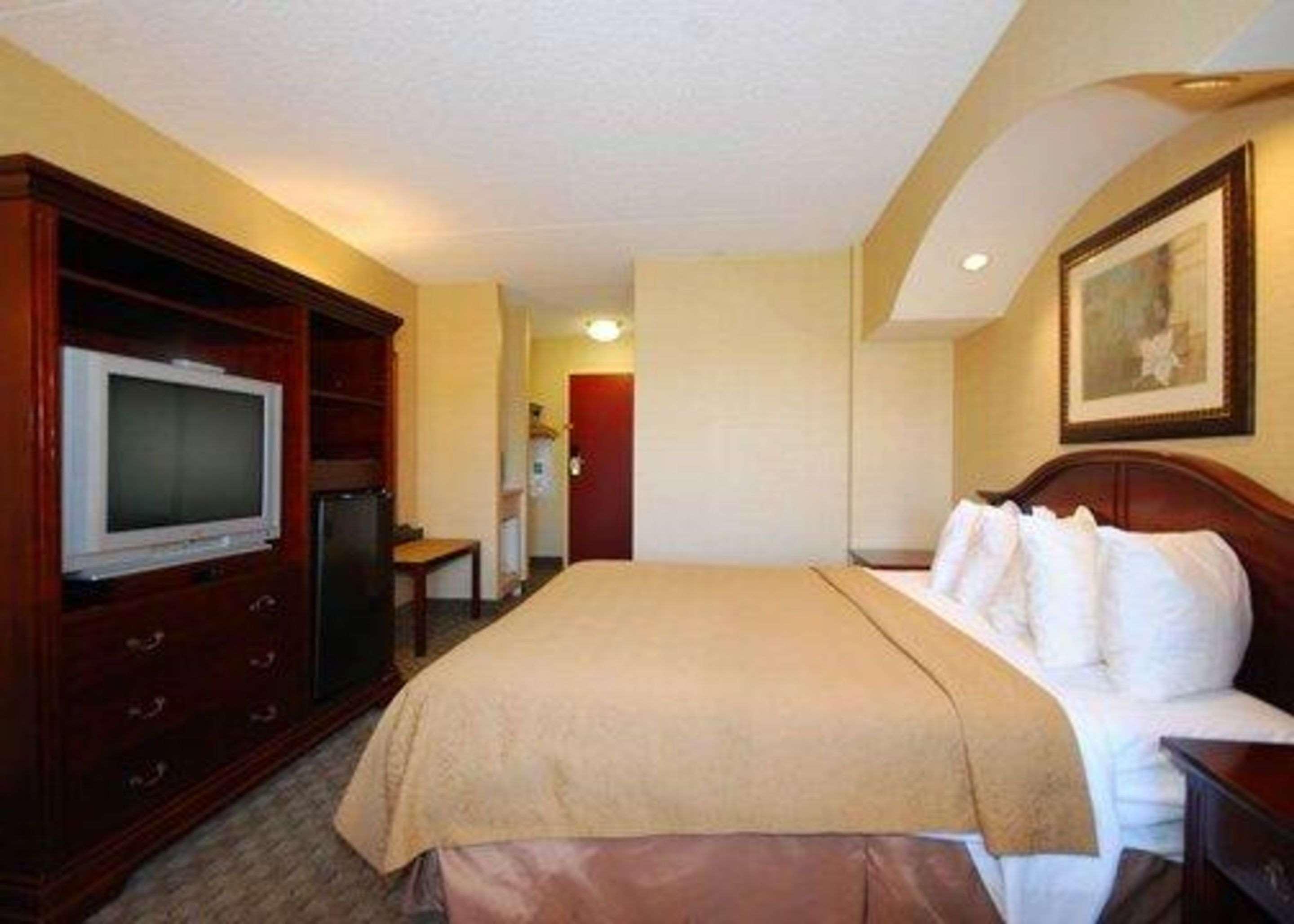 Quality Inn & Suites Bensalem Eksteriør billede
