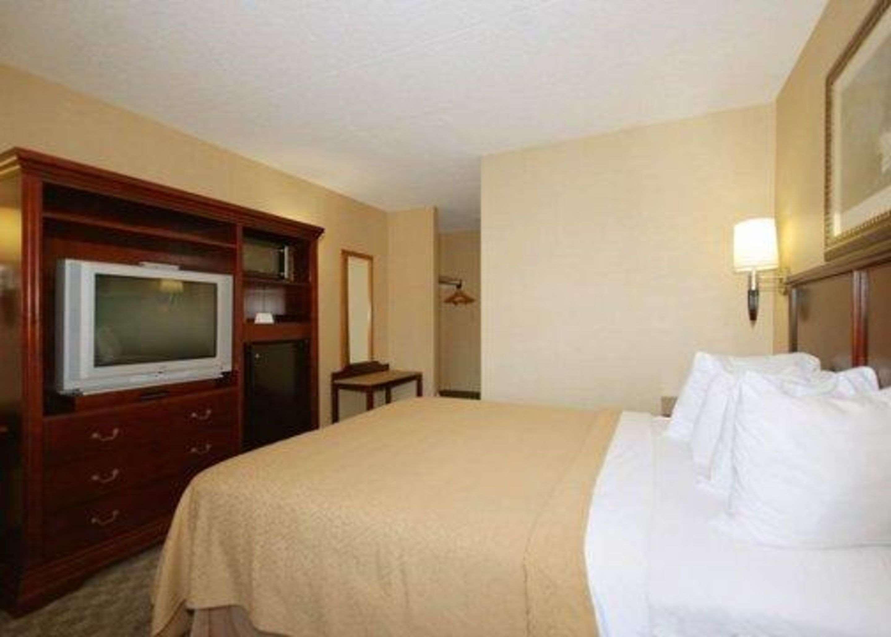 Quality Inn & Suites Bensalem Eksteriør billede