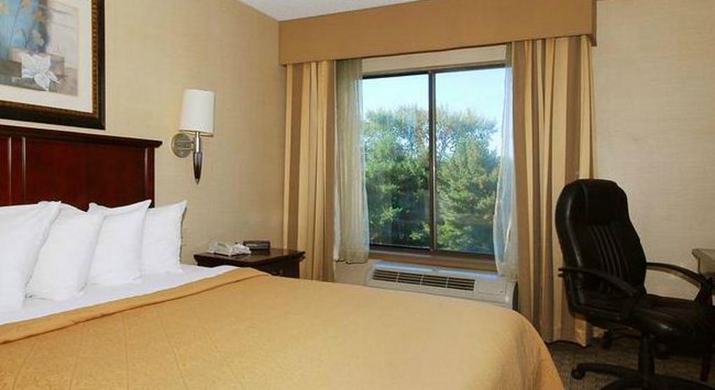 Quality Inn & Suites Bensalem Eksteriør billede
