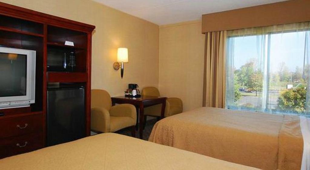 Quality Inn & Suites Bensalem Eksteriør billede