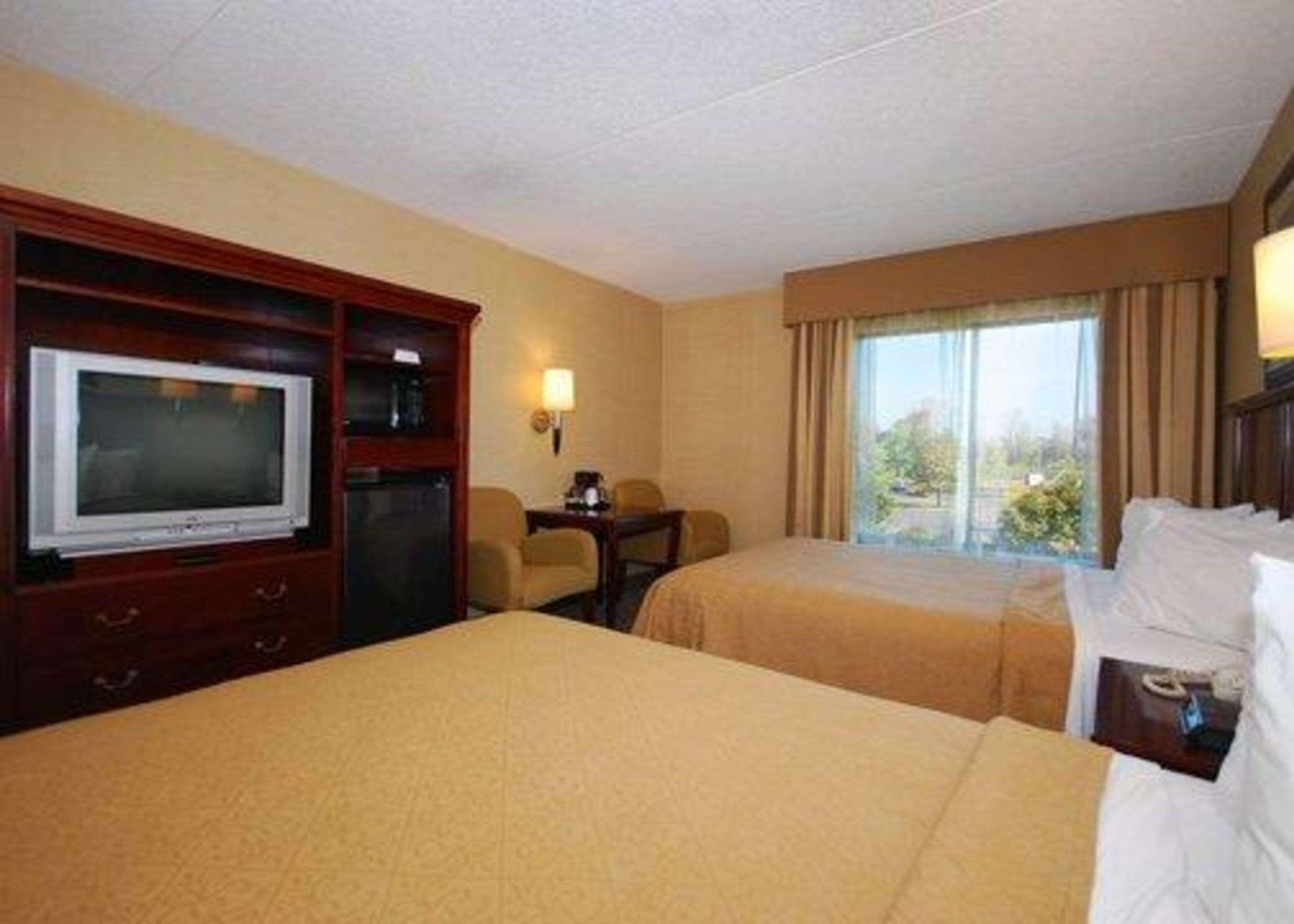 Quality Inn & Suites Bensalem Eksteriør billede