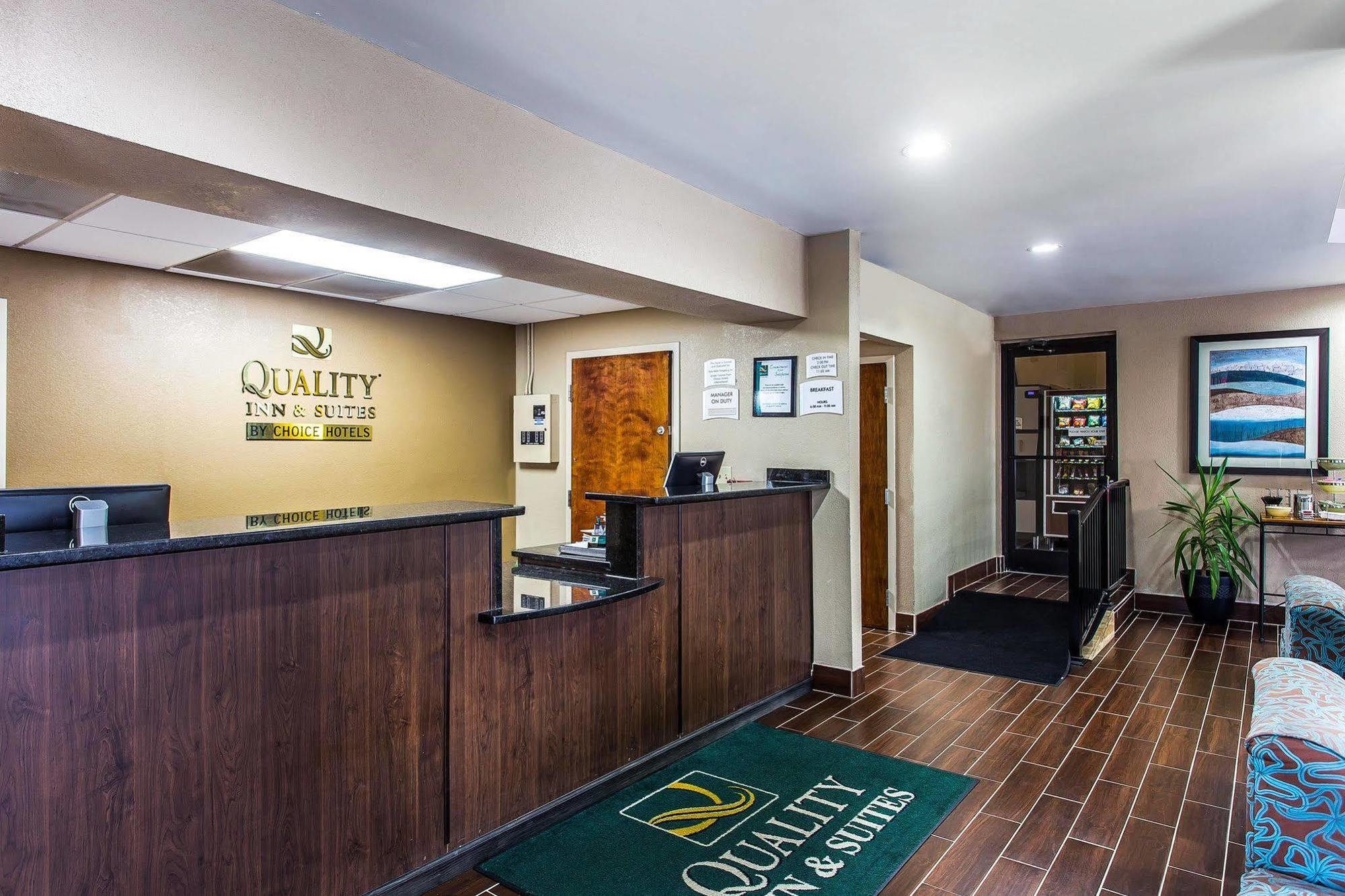 Quality Inn & Suites Bensalem Eksteriør billede