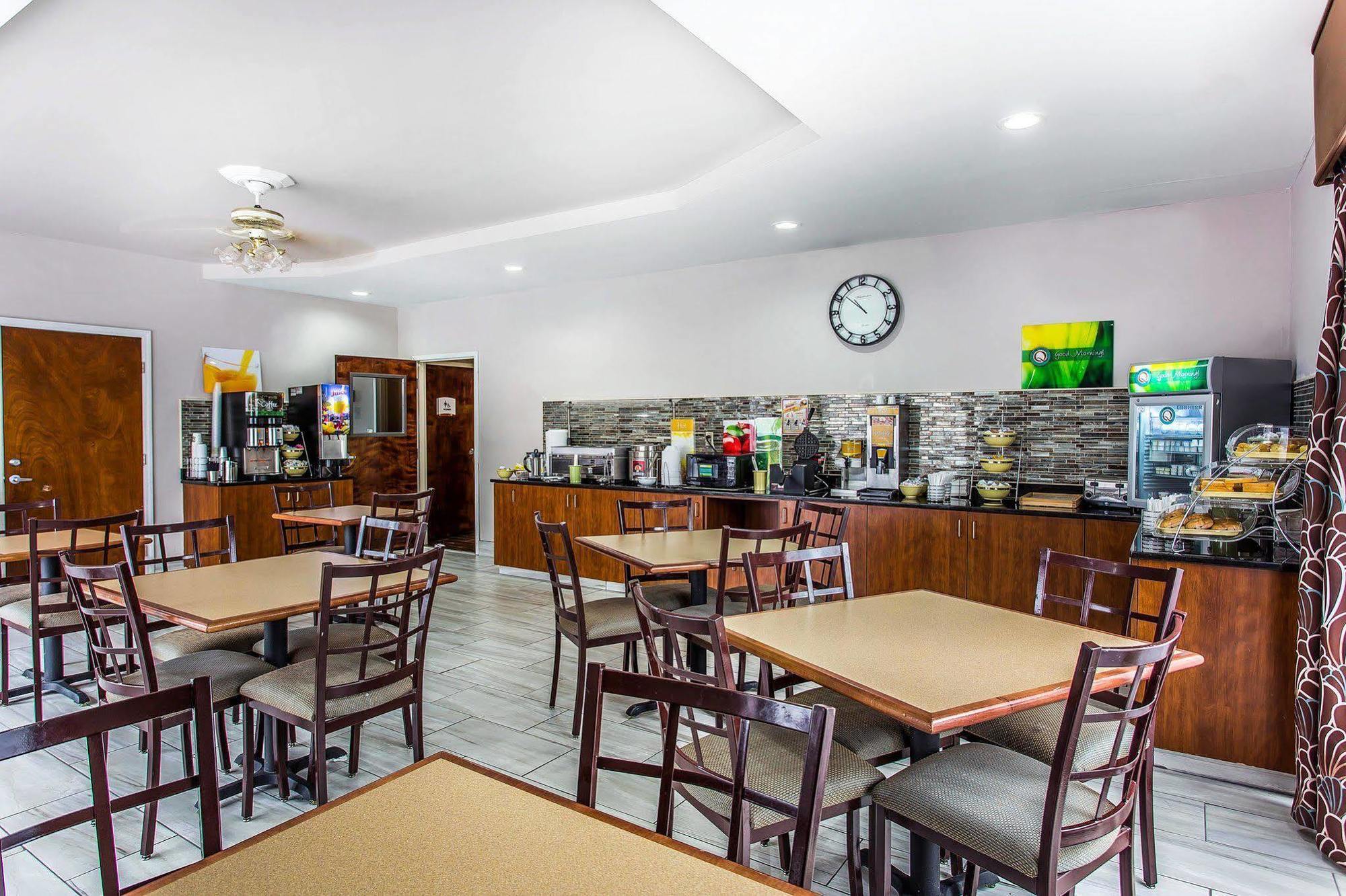 Quality Inn & Suites Bensalem Eksteriør billede