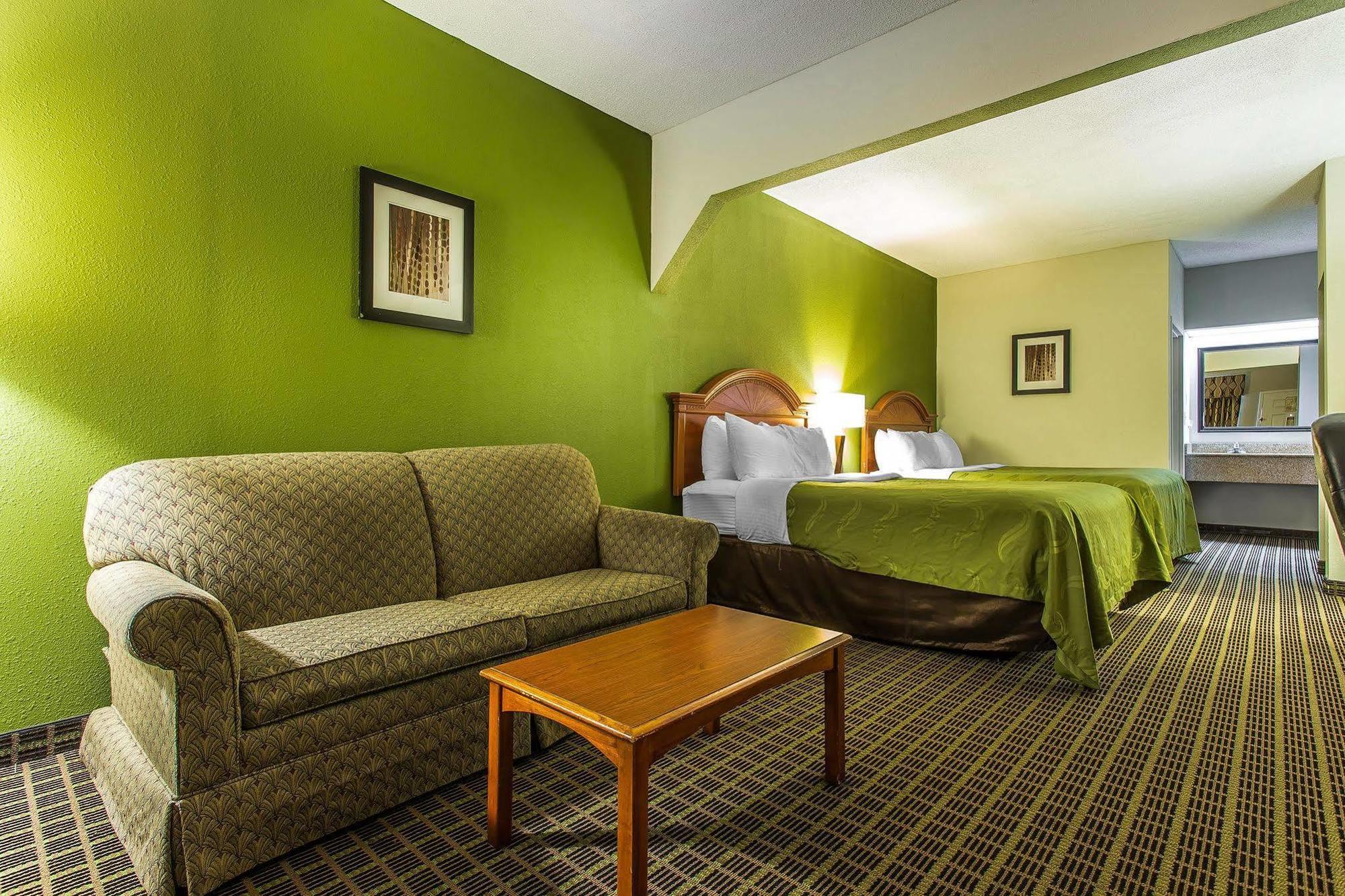 Quality Inn & Suites Bensalem Eksteriør billede