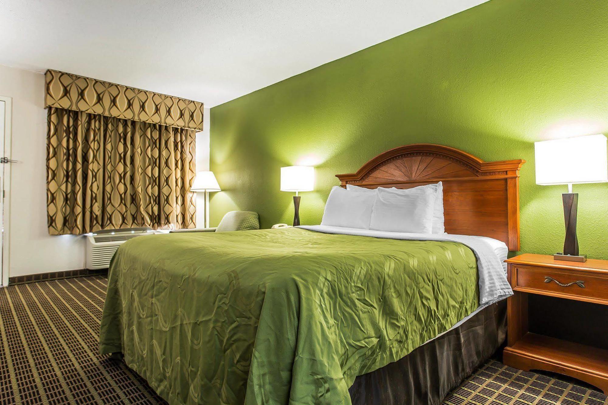 Quality Inn & Suites Bensalem Eksteriør billede