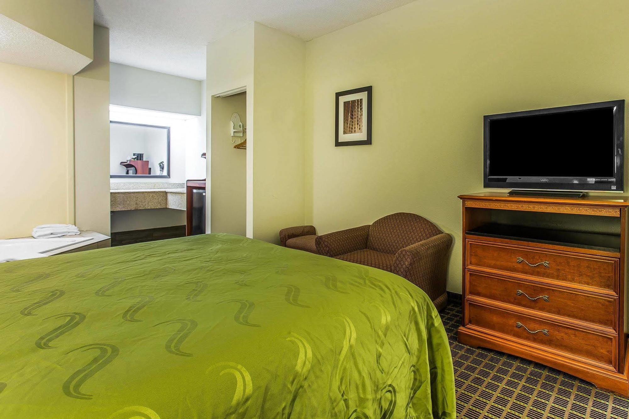 Quality Inn & Suites Bensalem Eksteriør billede