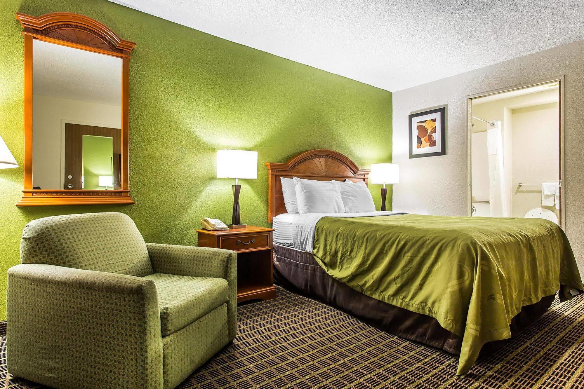 Quality Inn & Suites Bensalem Eksteriør billede