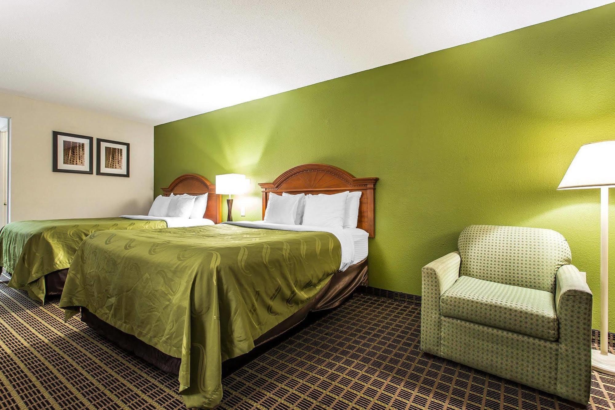 Quality Inn & Suites Bensalem Eksteriør billede