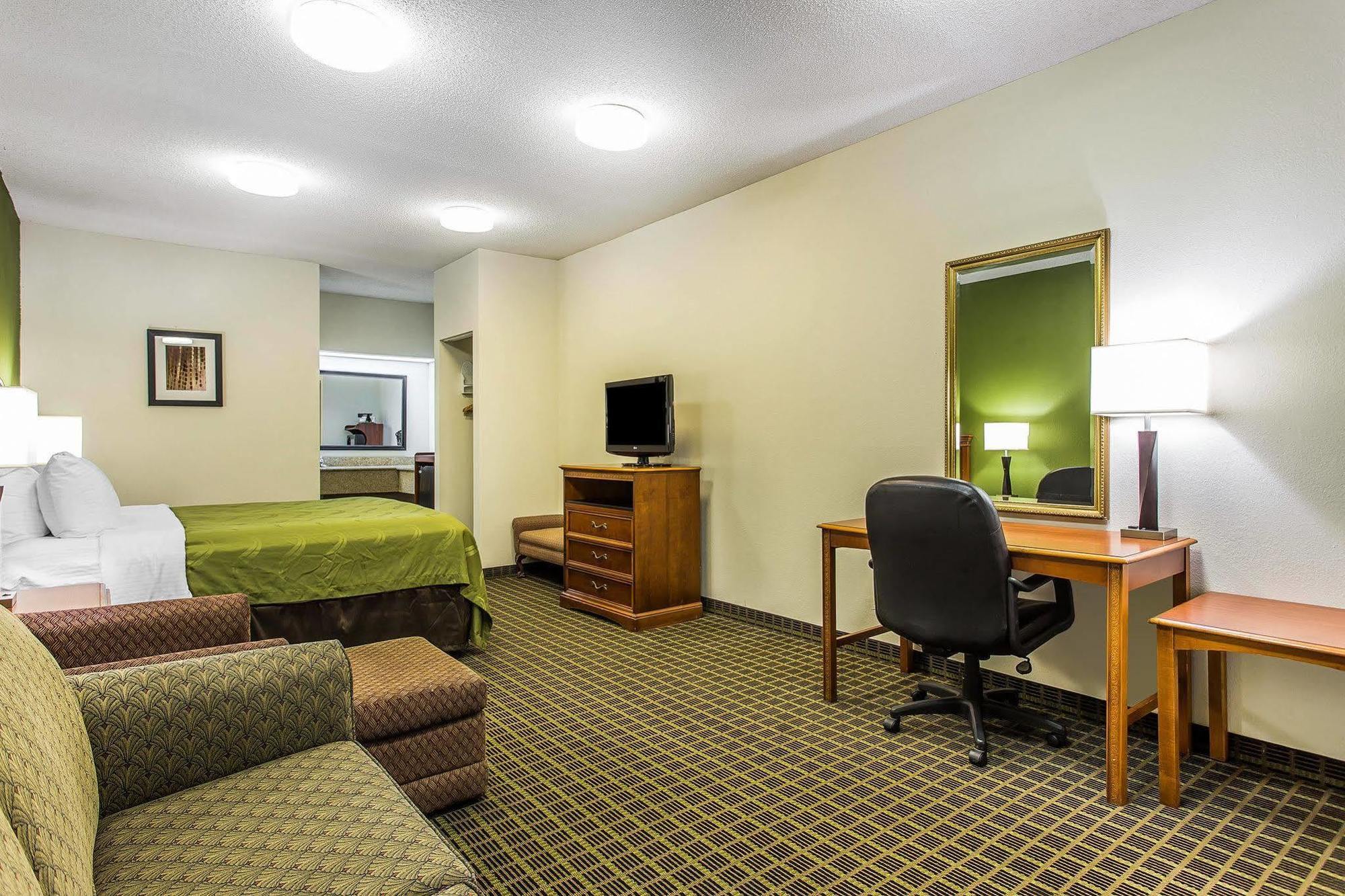 Quality Inn & Suites Bensalem Eksteriør billede