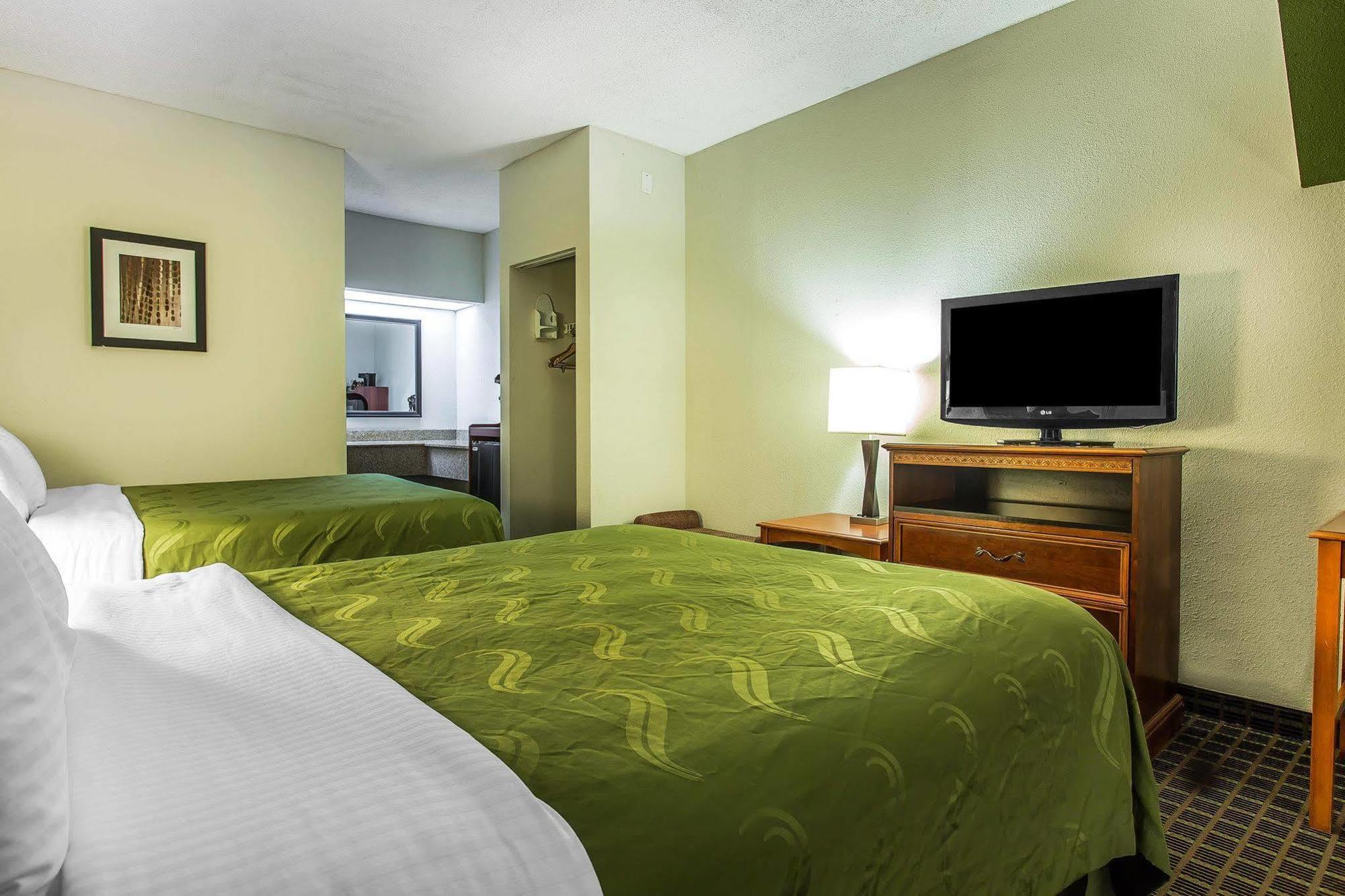 Quality Inn & Suites Bensalem Eksteriør billede